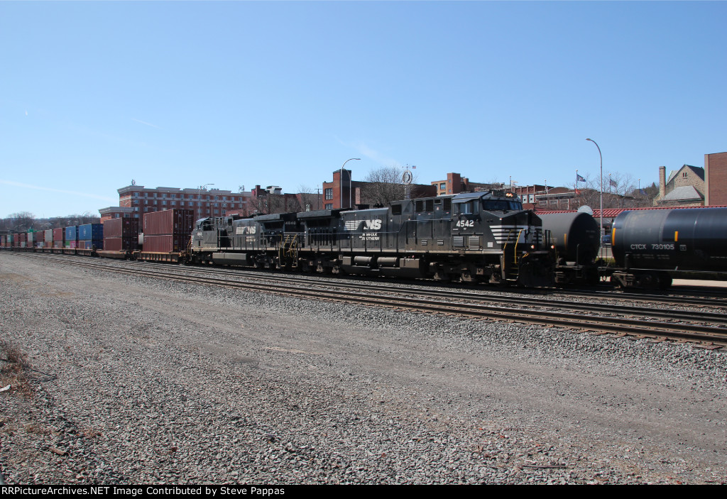 NS 4848 and 4542 take train 22M east